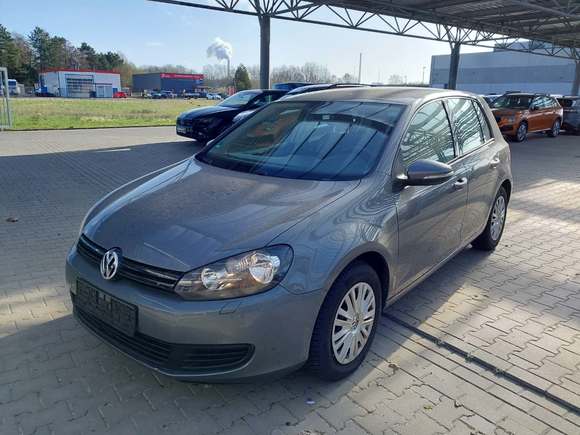 Skats no kreisās puses priekšā