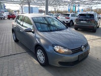 Skats no labās puses priekšā