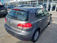 Skats no labās puses aizmugurē