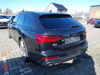 Skats no kreisās puses aizmugurē