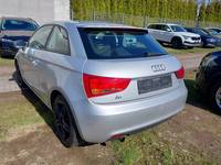 Skats no kreisās puses aizmugurē