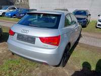 Skats no labās puses aizmugurē