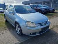 Skats no labās puses priekšā