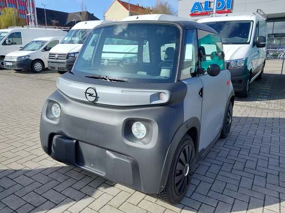 Skats no kreisās puses priekšā