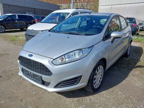 Skats no kreisās puses priekšā