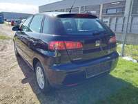 Skats no kreisās puses aizmugurē