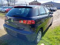 Skats no labās puses aizmugurē