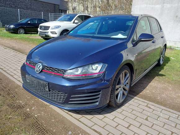 Skats no kreisās puses priekšā