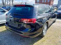 Skats no labās puses aizmugurē