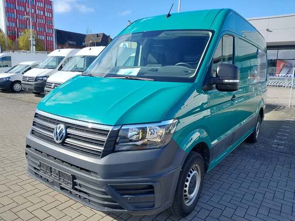 Skats no kreisās puses priekšā