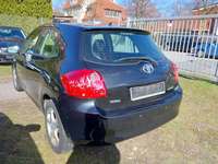 Skats no kreisās puses aizmugurē