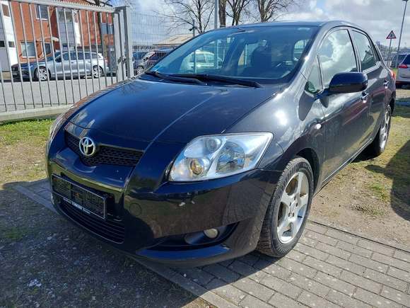 Skats no kreisās puses priekšā