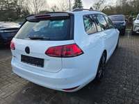 Skats no labās puses aizmugurē