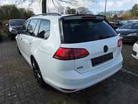 Skats no kreisās puses aizmugurē