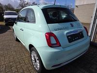 Skats no kreisās puses aizmugurē