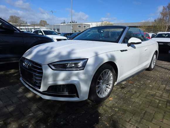 Skats no kreisās puses priekšā