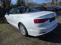 Skats no kreisās puses aizmugurē