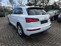 Skats no kreisās puses aizmugurē