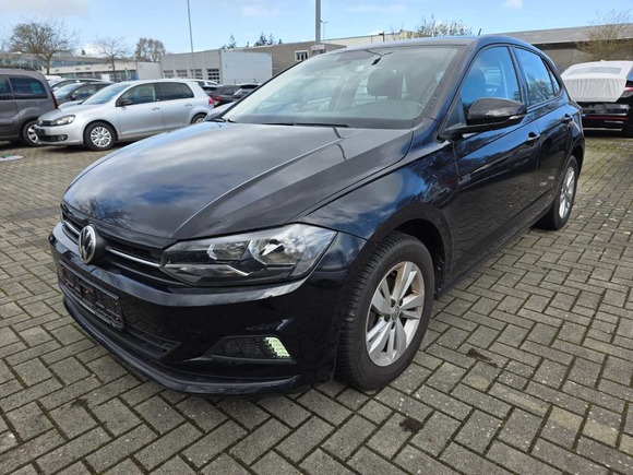 Skats no kreisās puses priekšā