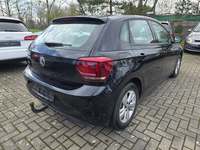 Skats no labās puses aizmugurē