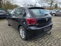 Skats no kreisās puses aizmugurē