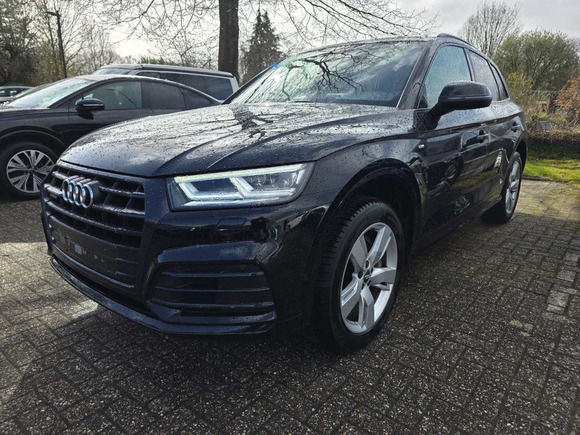 Skats no kreisās puses priekšā