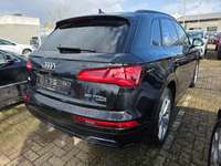 Skats no labās puses aizmugurē