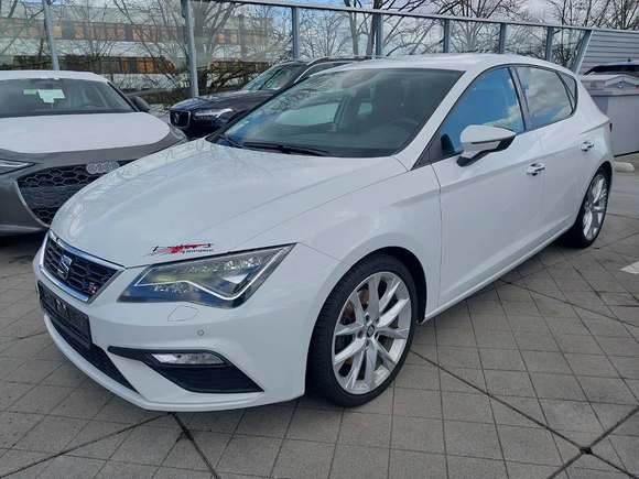 Skats no kreisās puses priekšā