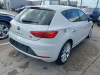 Skats no labās puses aizmugurē