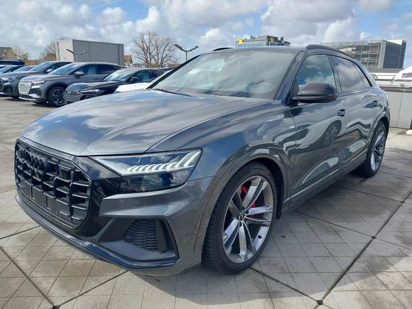 Skats no kreisās puses priekšā