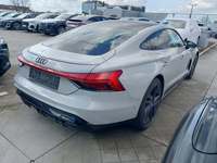 Skats no labās puses aizmugurē