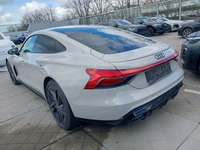 Skats no kreisās puses aizmugurē