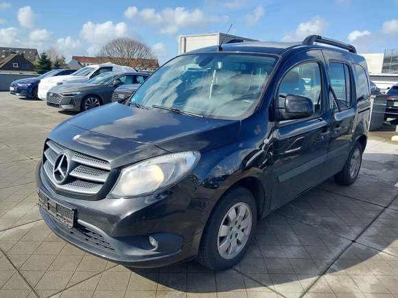 Skats no kreisās puses priekšā