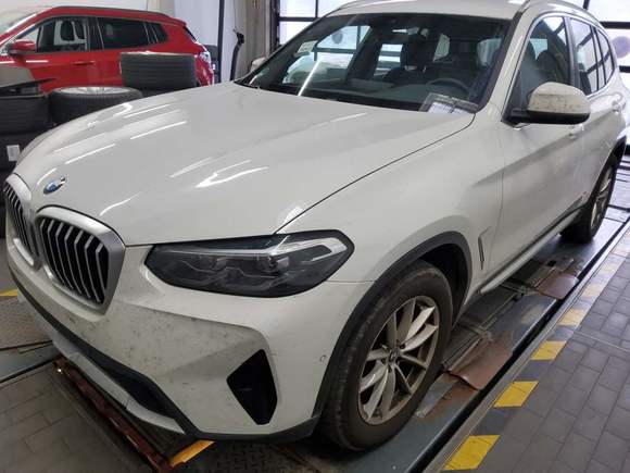 Skats no kreisās puses priekšā