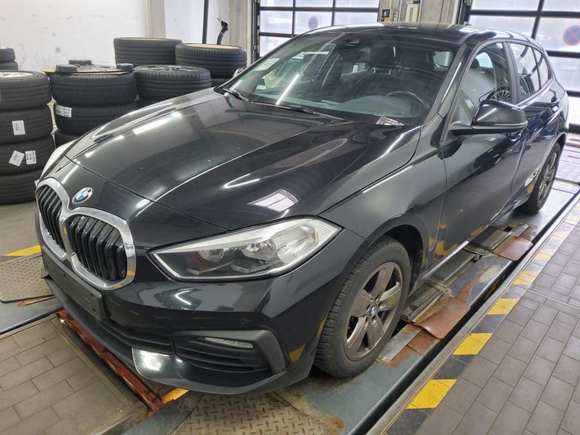 Skats no kreisās puses priekšā