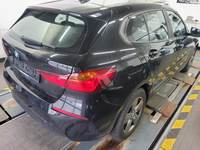 Skats no labās puses aizmugurē