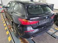 Skats no kreisās puses aizmugurē