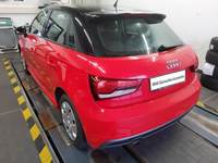 Skats no kreisās puses aizmugurē