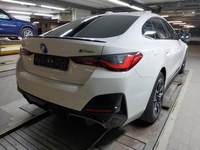 Pogled od pozadi desno