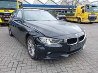 Pogled sprijeda desno