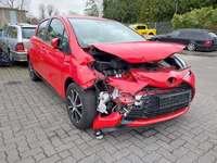 Pogled sprijeda desno