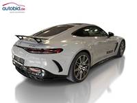 Skats no labās puses aizmugurē