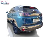 Skats no kreisās puses aizmugurē