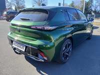 Skats no labās puses aizmugurē