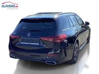 Skats no labās puses aizmugurē