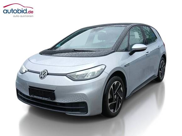 Skats no kreisās puses priekšā