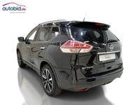 Skats no kreisās puses aizmugurē