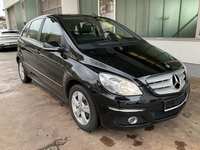 Pogled sprijeda desno