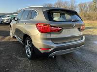 Skats no kreisās puses aizmugurē