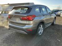 Skats no labās puses aizmugurē